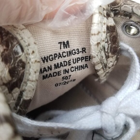 Guess Snake Animal Print Sneaker Size 7 - Picture 11 of 11